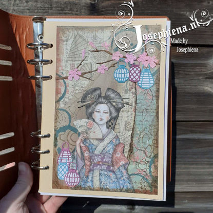 Een art journal pagina in Oosterse sferen. Deze pagina is gemaakt met papier van Stamperia uit Sir Vagabond in Japan en stansjes en een stempel van Gummiapan. Daarnaast een stencil van Josephiena's Design, acryl verf van Candence en Distress ink.